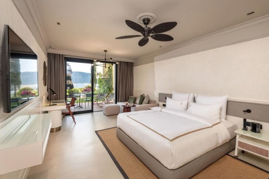 rooms-deluxe-garden-sea-view-room