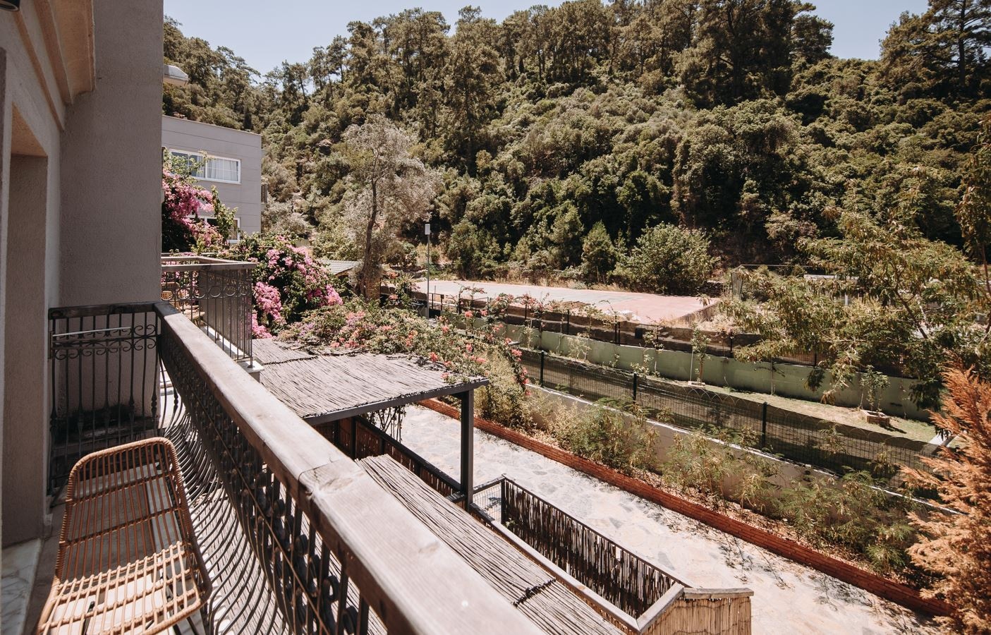 rooms-standard-room-land-view