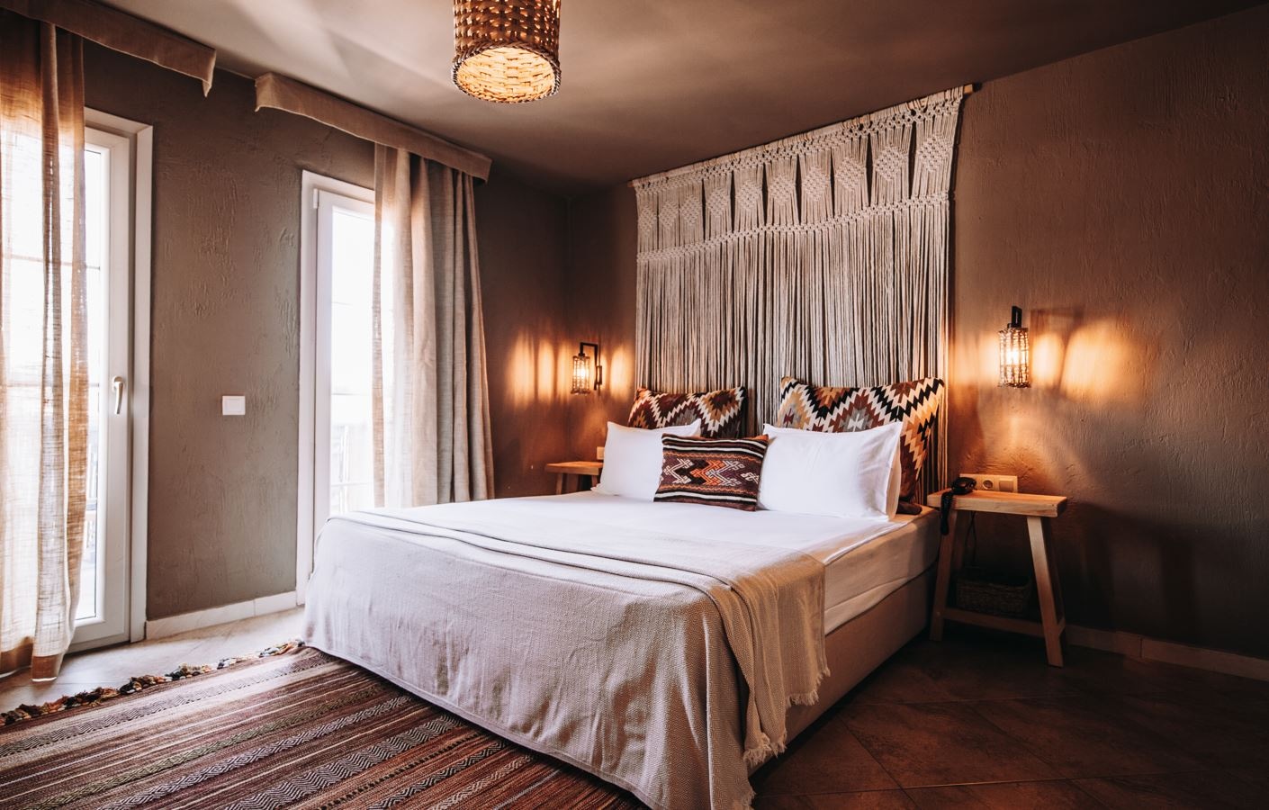 rooms-club-room-sidesea-view