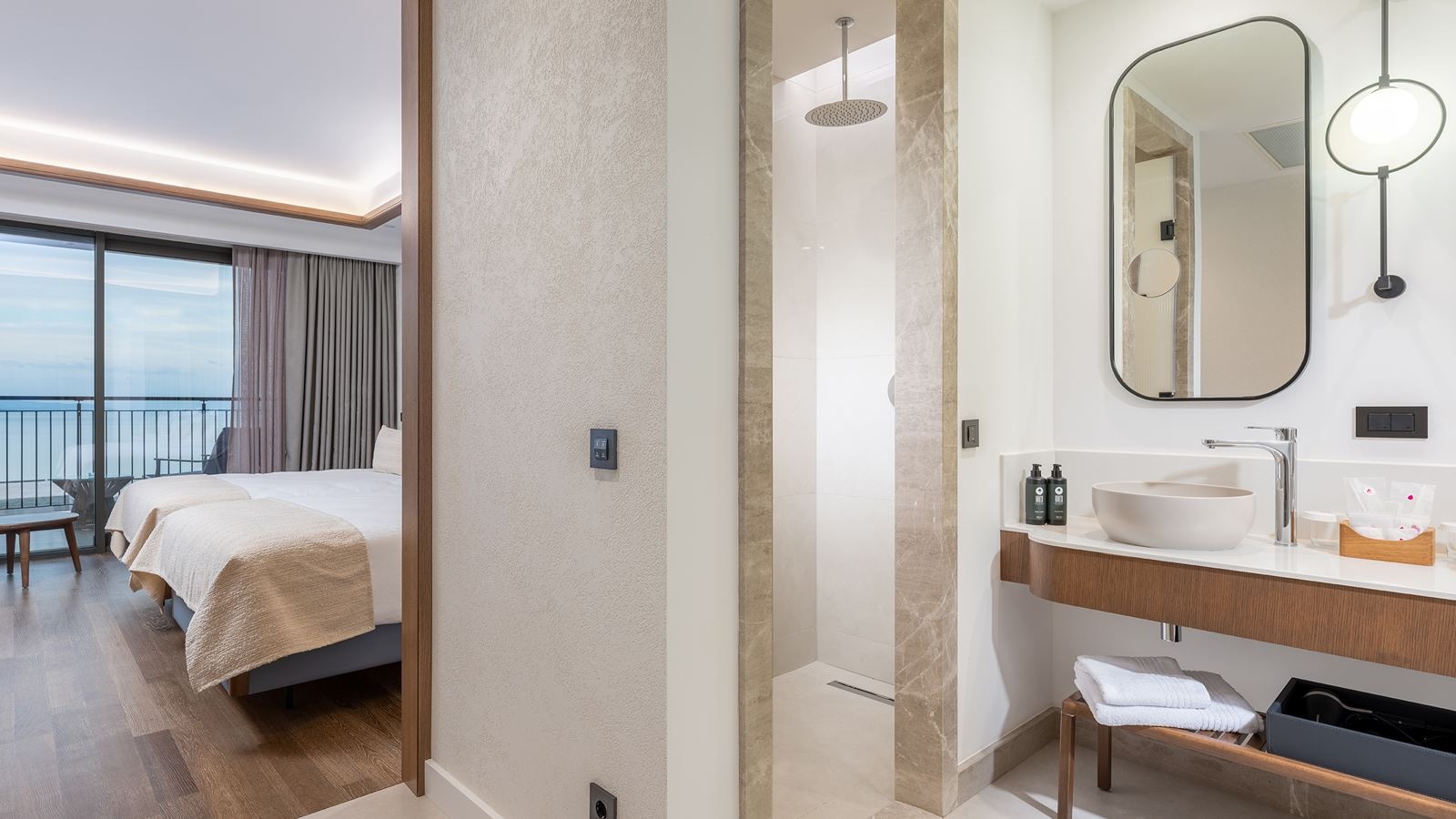 rooms-deluxe-room-sea-view--family-zone-