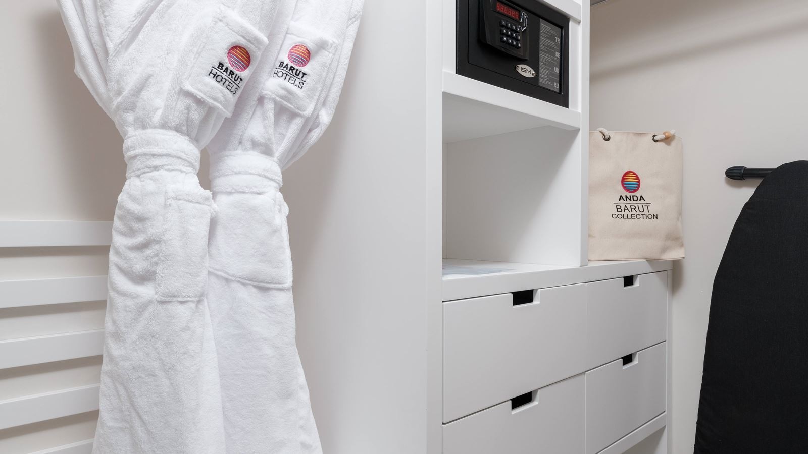 rooms-deluxe-adult-swimup-room-sea-view--adult-zone-