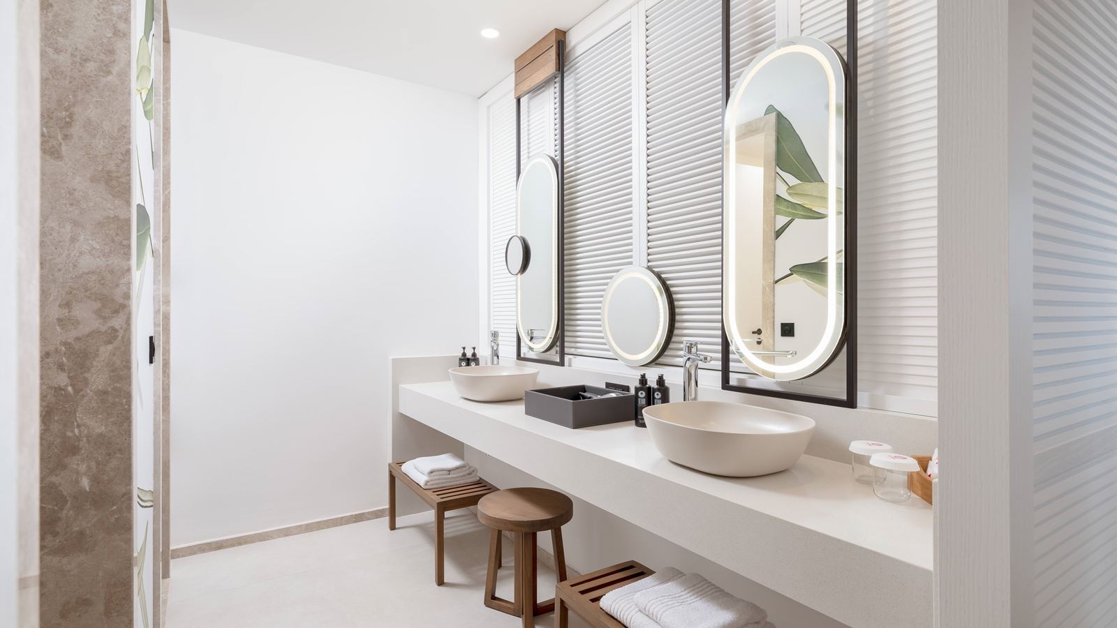 rooms-deluxe-swimup-room-sea-view--community-zone-