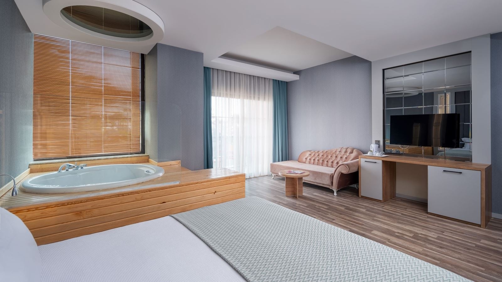 rooms-junior-suite-seapool-view--jacuzzi
