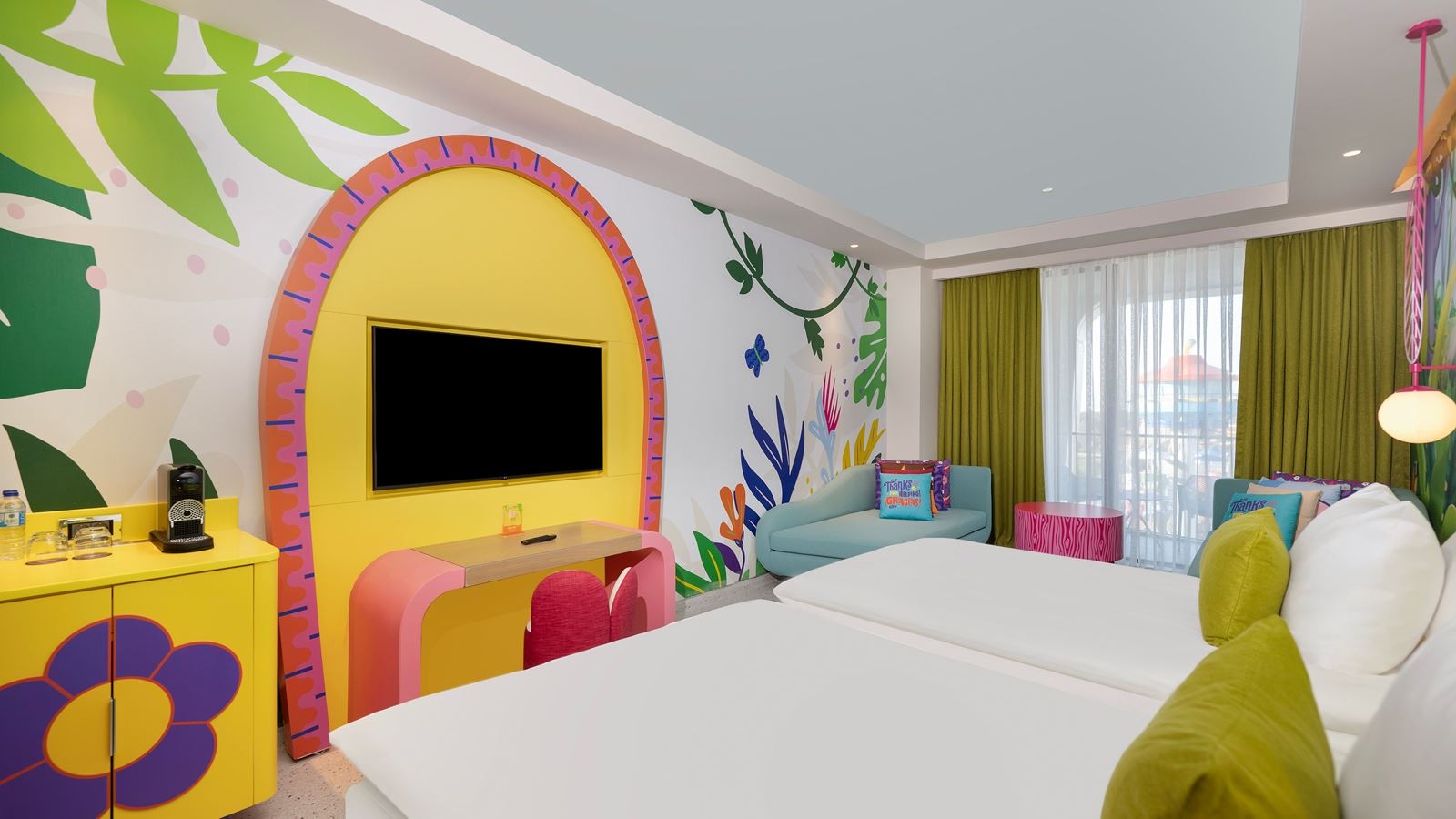 rooms-themed-deluxe-room