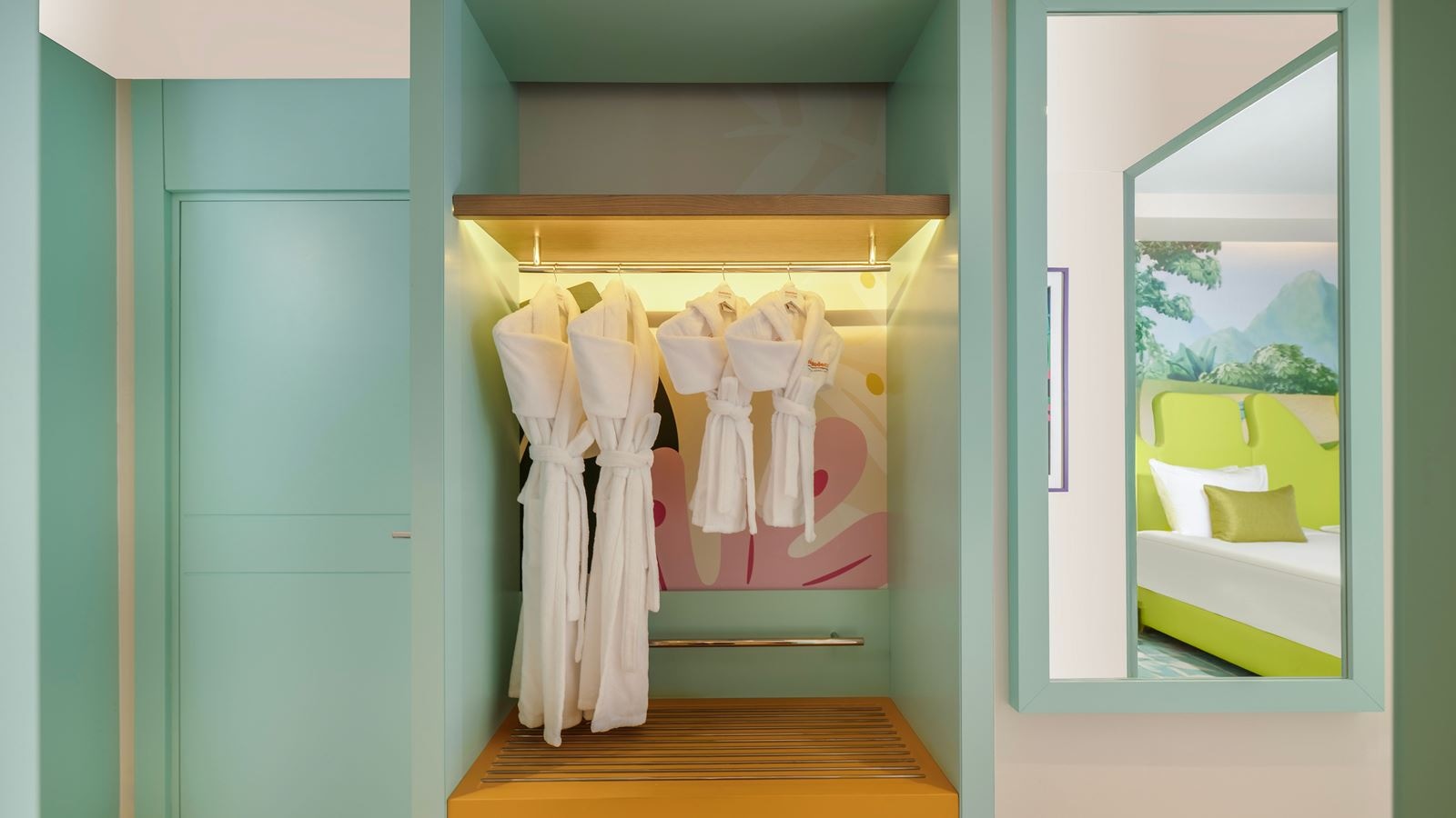 rooms-themed-deluxe-room