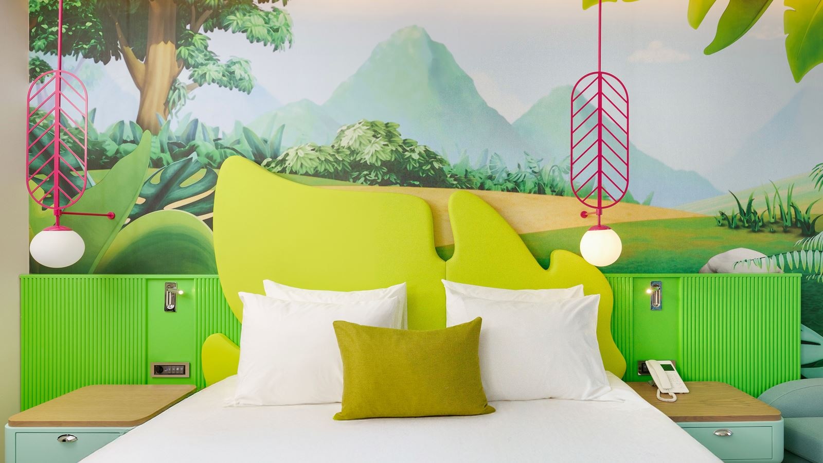 rooms-themed-deluxe-room