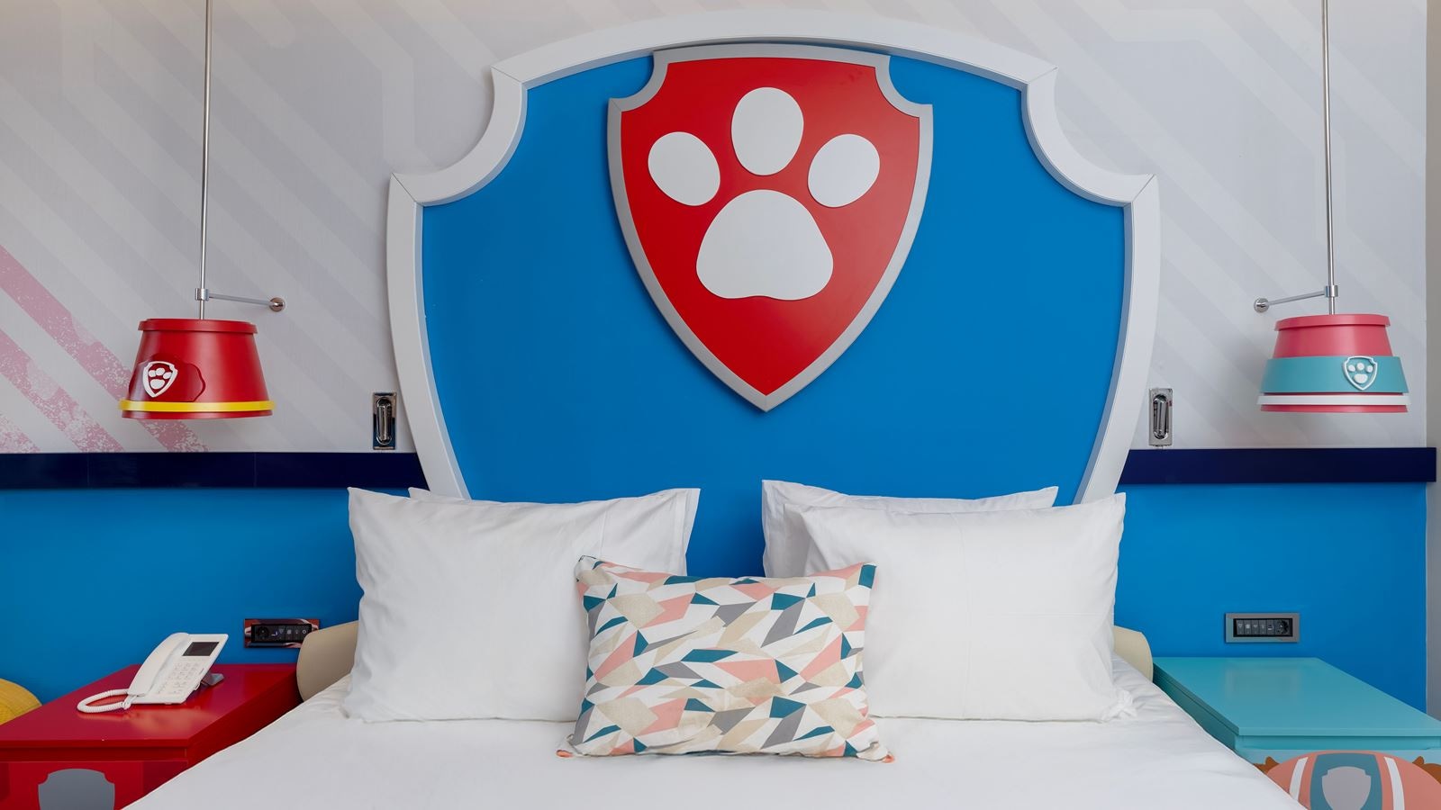 rooms-themed-deluxe-room