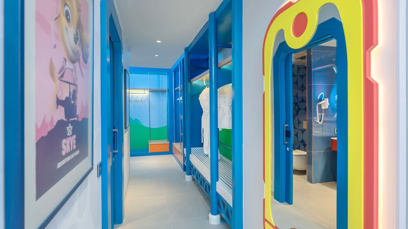 rooms-themed-deluxe-room