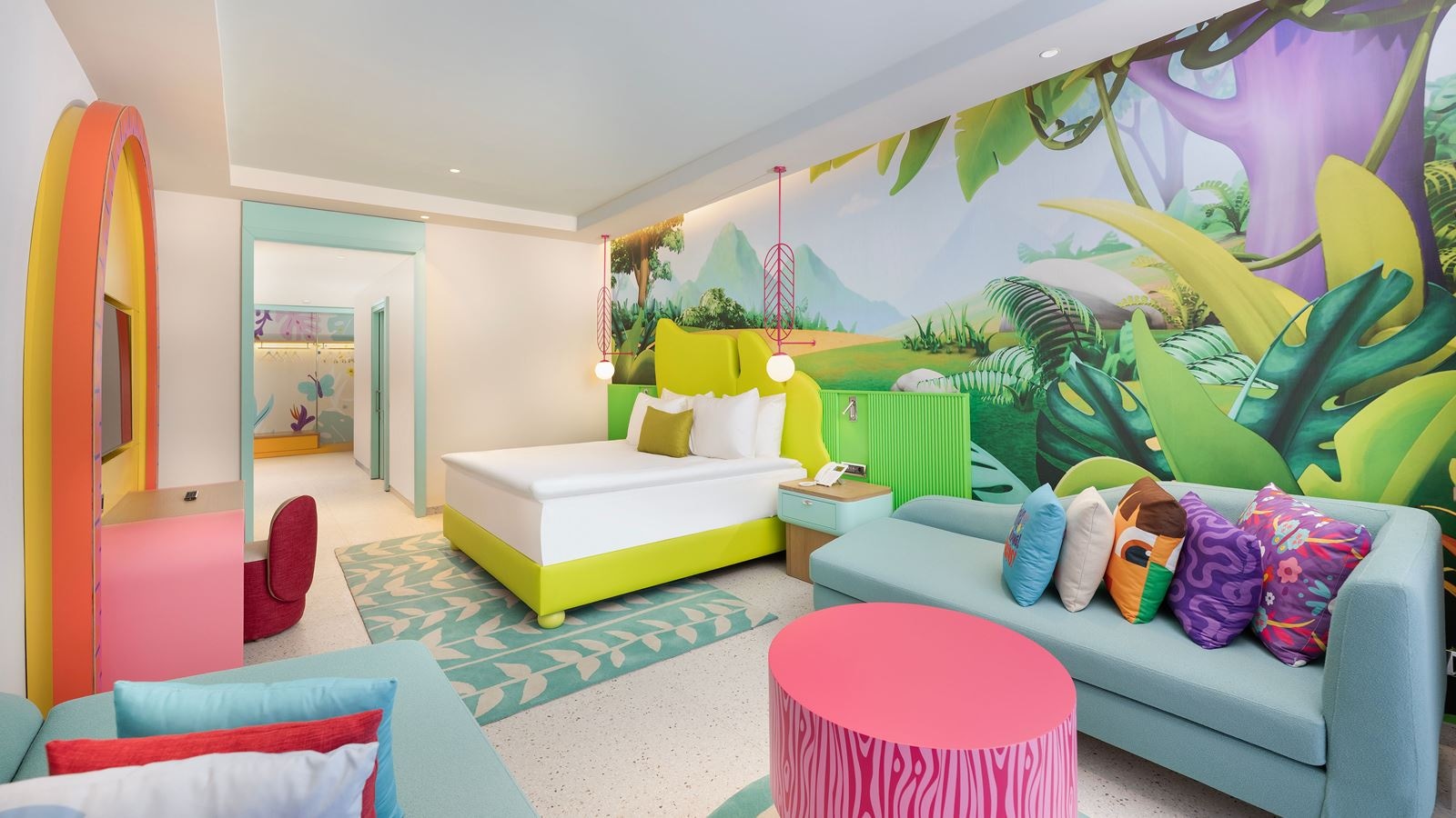 rooms-themed-deluxe-suite