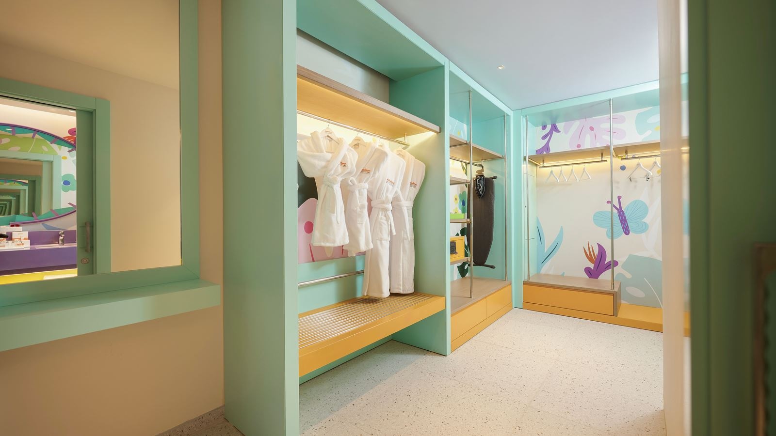 rooms-themed-deluxe-suite