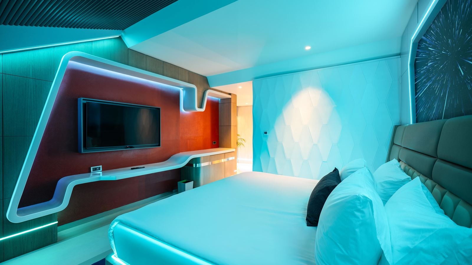 rooms-themed-iconic-suite