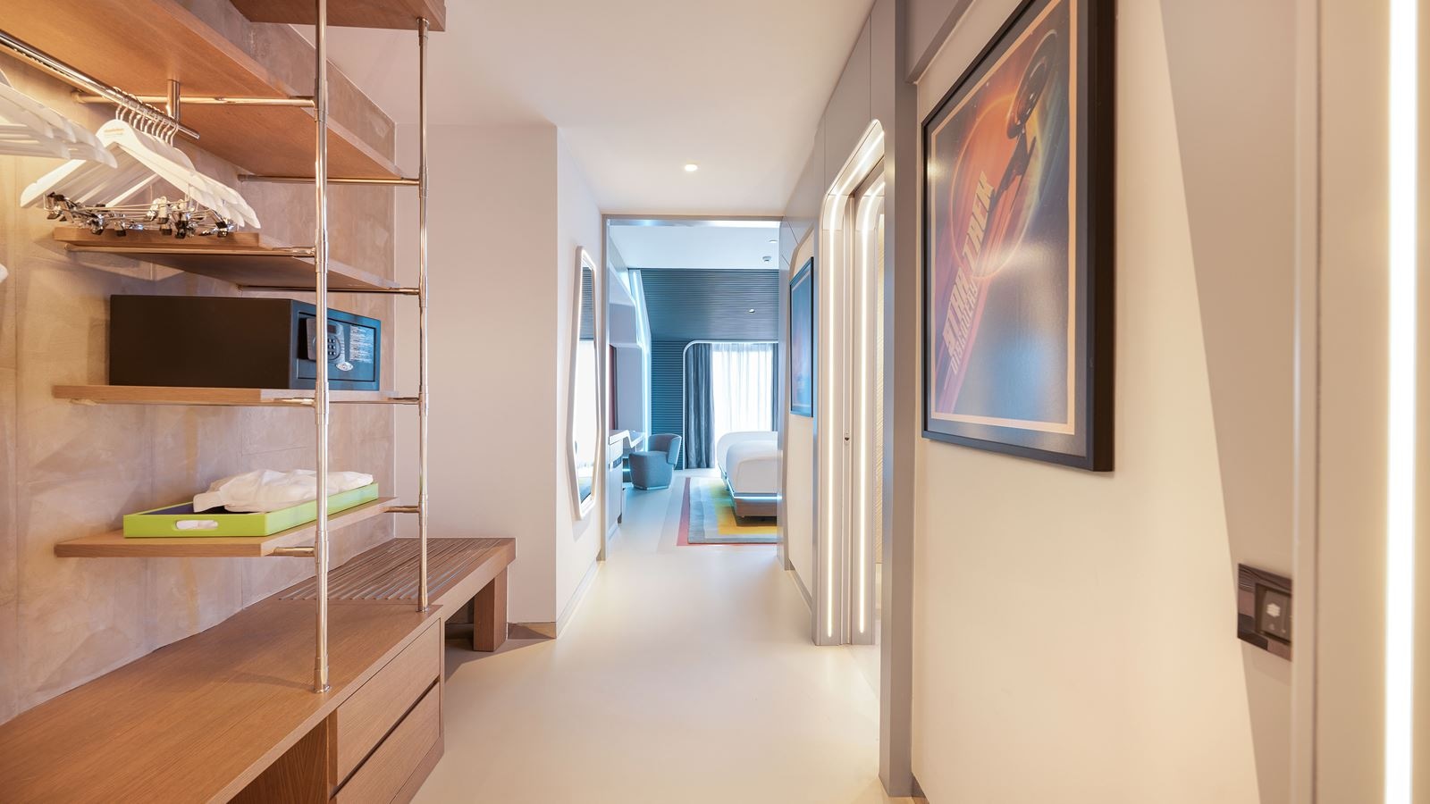 rooms-themed-deluxe-room-connection