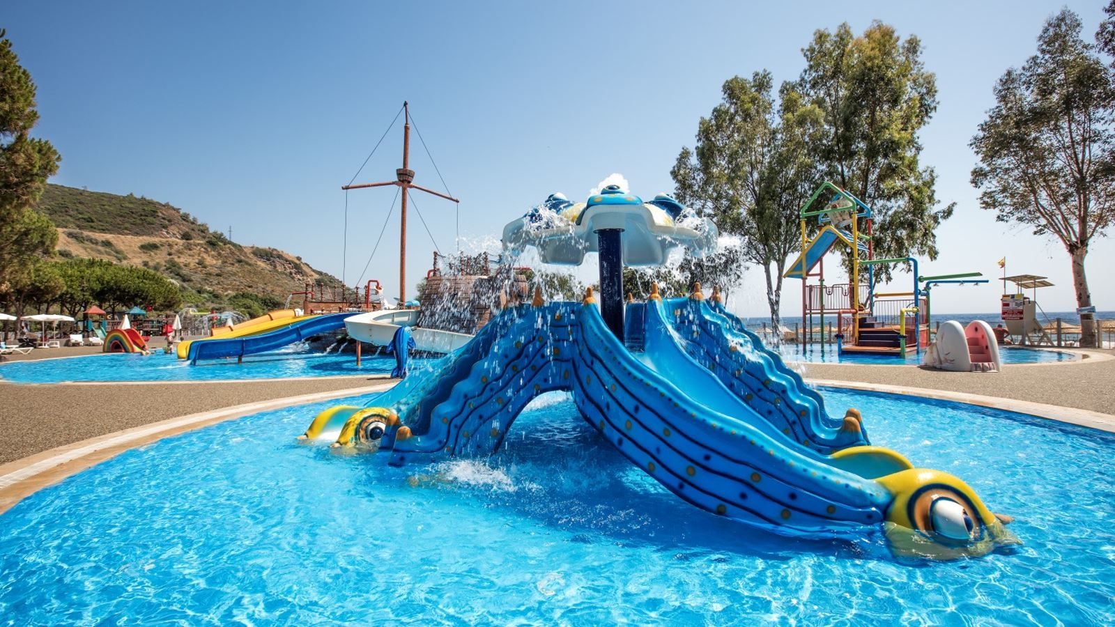 water-park-outdoor-childrens-pool