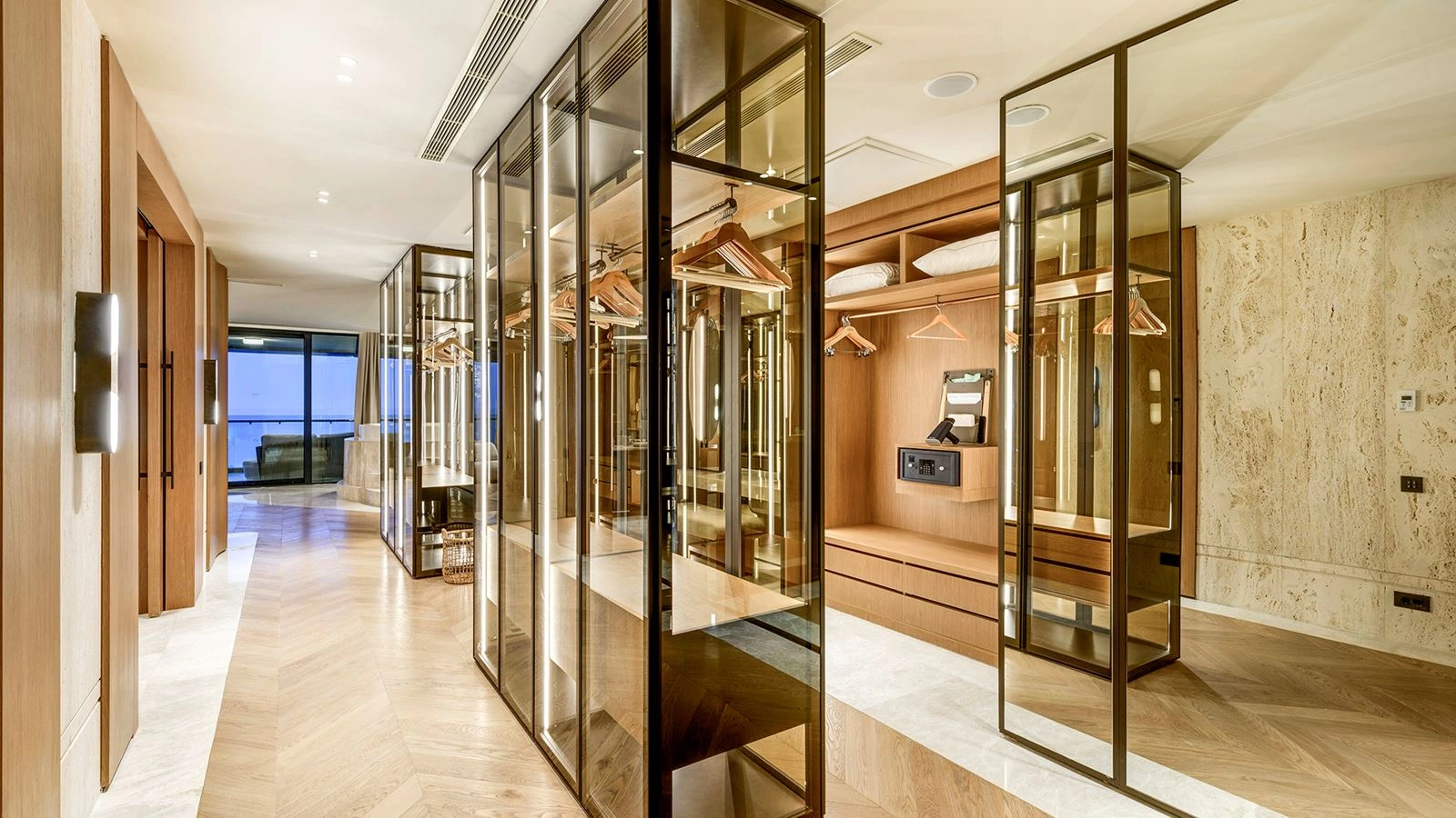 rooms-crown-signature-suite