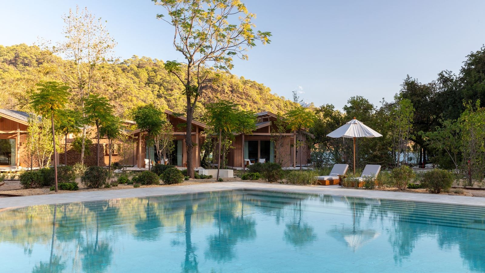 rooms-pool-side-cabana