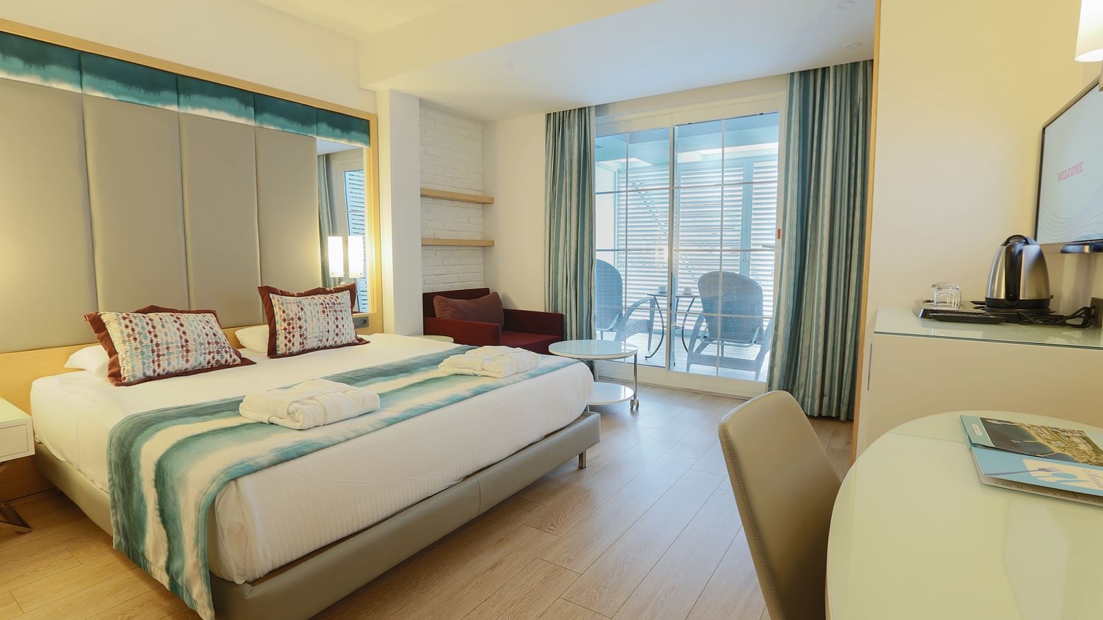 rooms-villa-swim-up-room