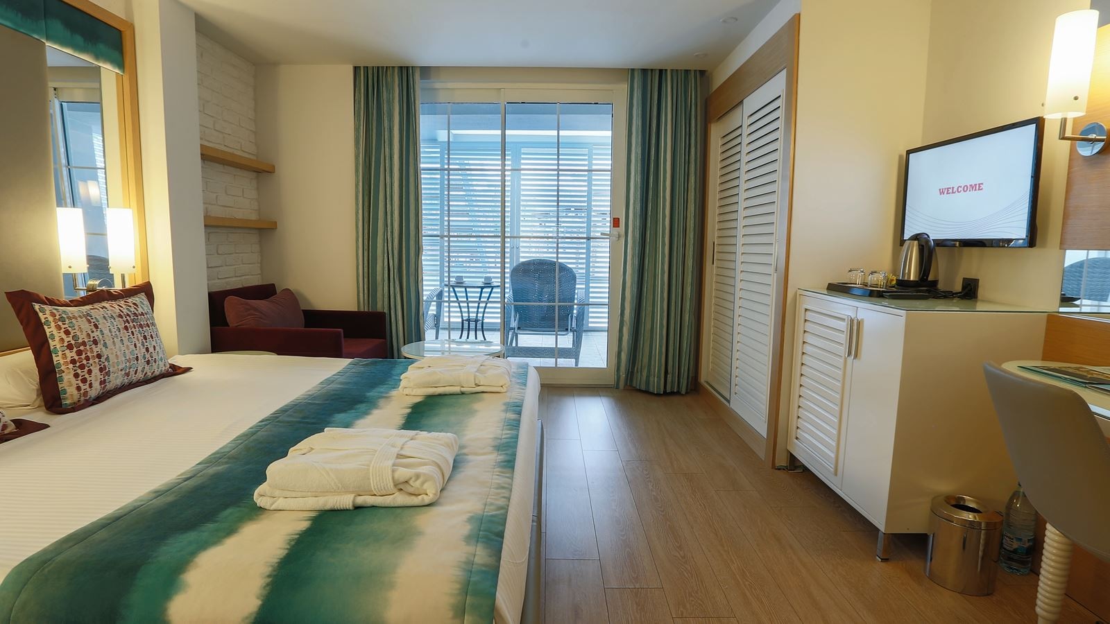 rooms-villa-swim-up-room