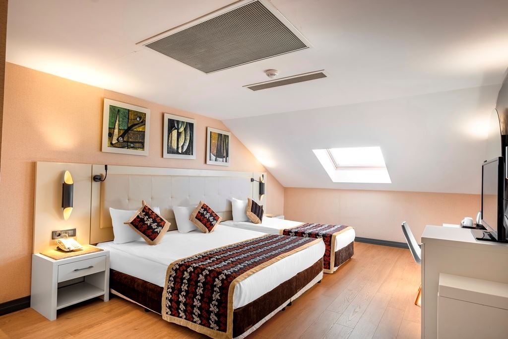 rooms-long-beach-roh