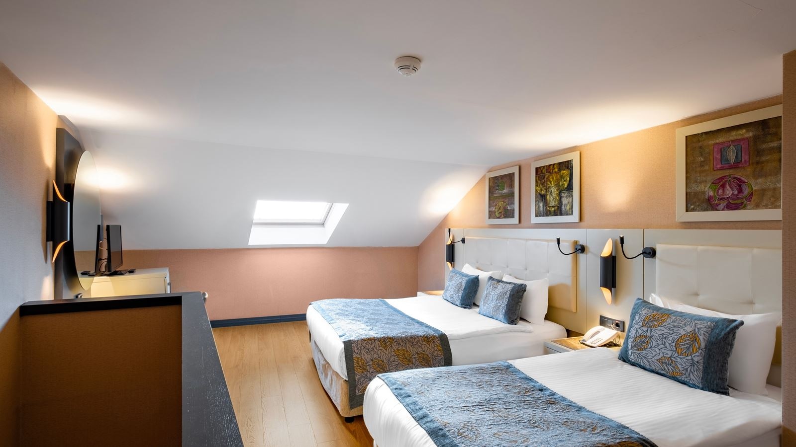 rooms-long-beach-roh