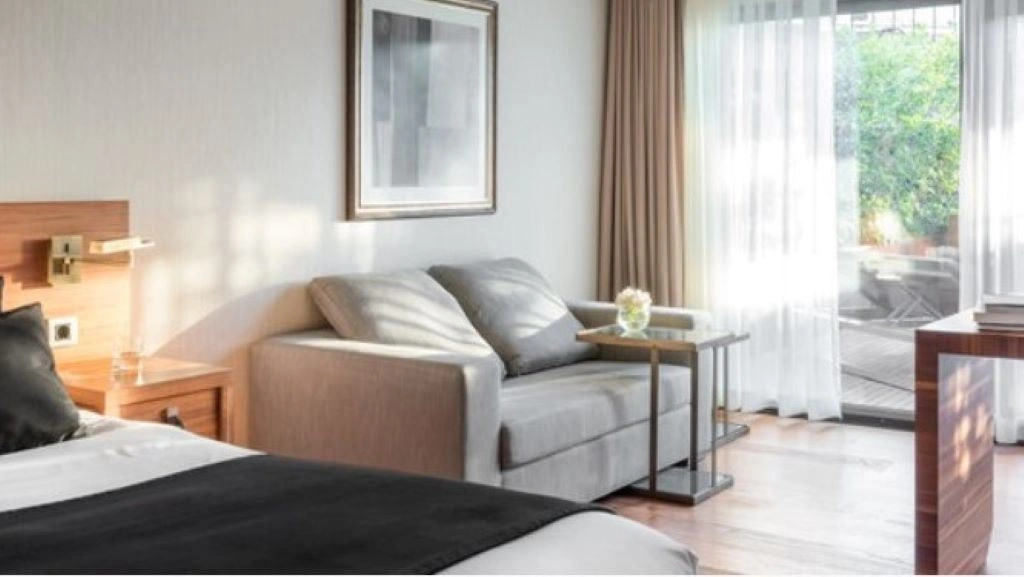 rooms-superior-suite-mountain-view