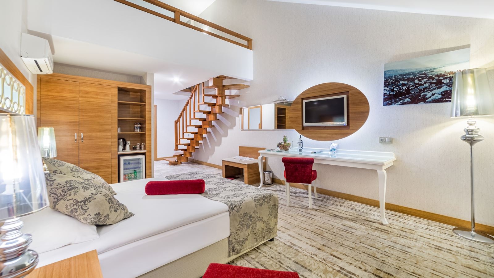 rooms-theodora-building-family-room-2-bedrooms