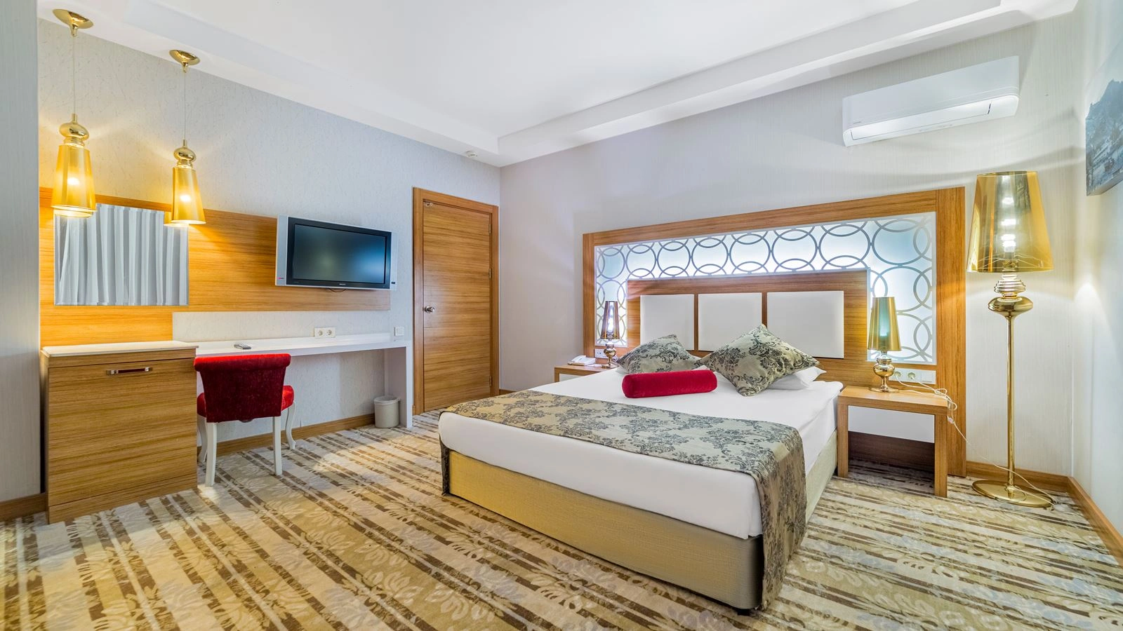 rooms-main-building-family-room-2-bedrooms