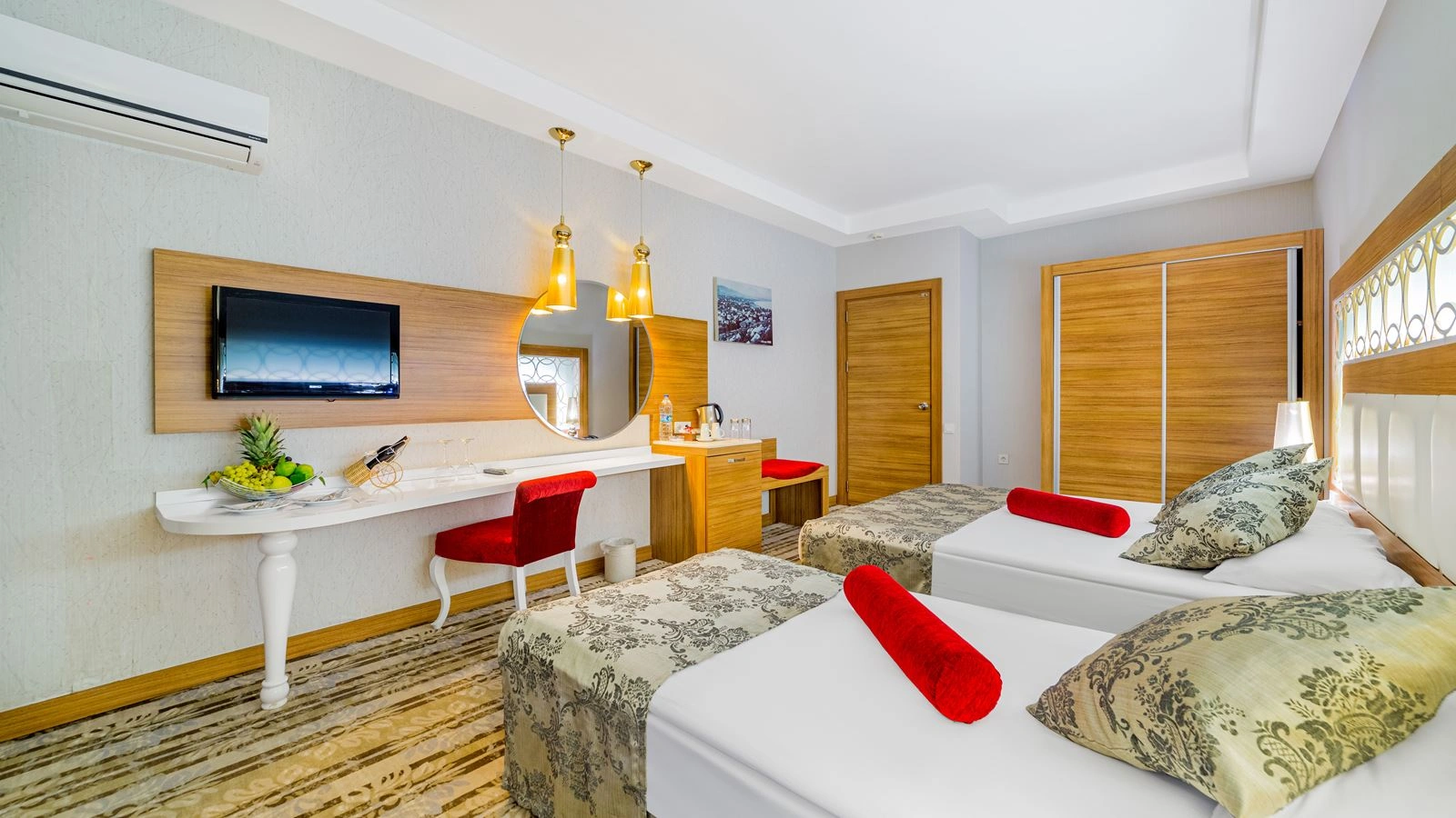 rooms-main-building-family-room-2-bedrooms