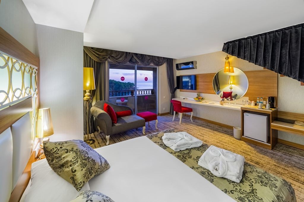 rooms-main-building-family-room-2-bedrooms