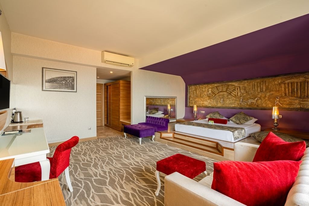 rooms-theodora-building-standard-room