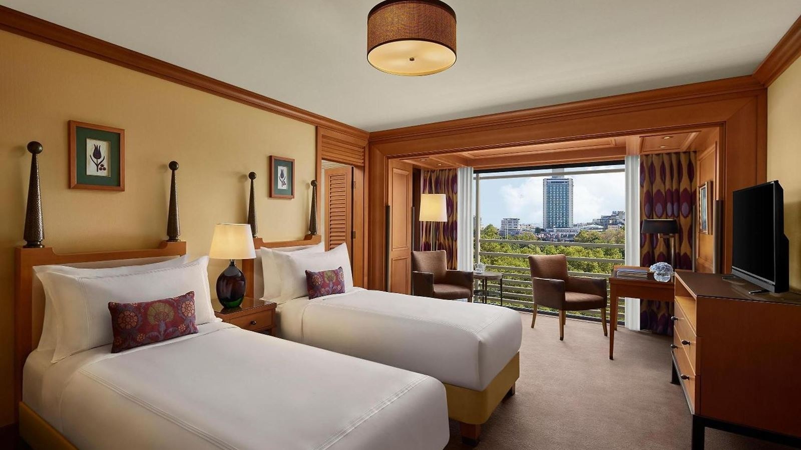 rooms-deluxe-room-partial-sea-view