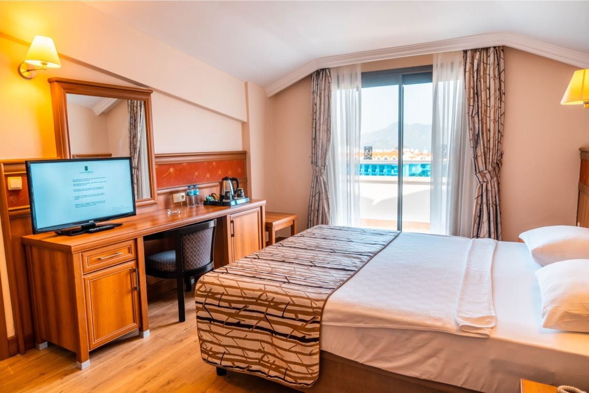 rooms-resort-family-room