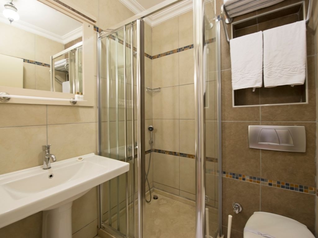 rooms-economy-double-room--no-window