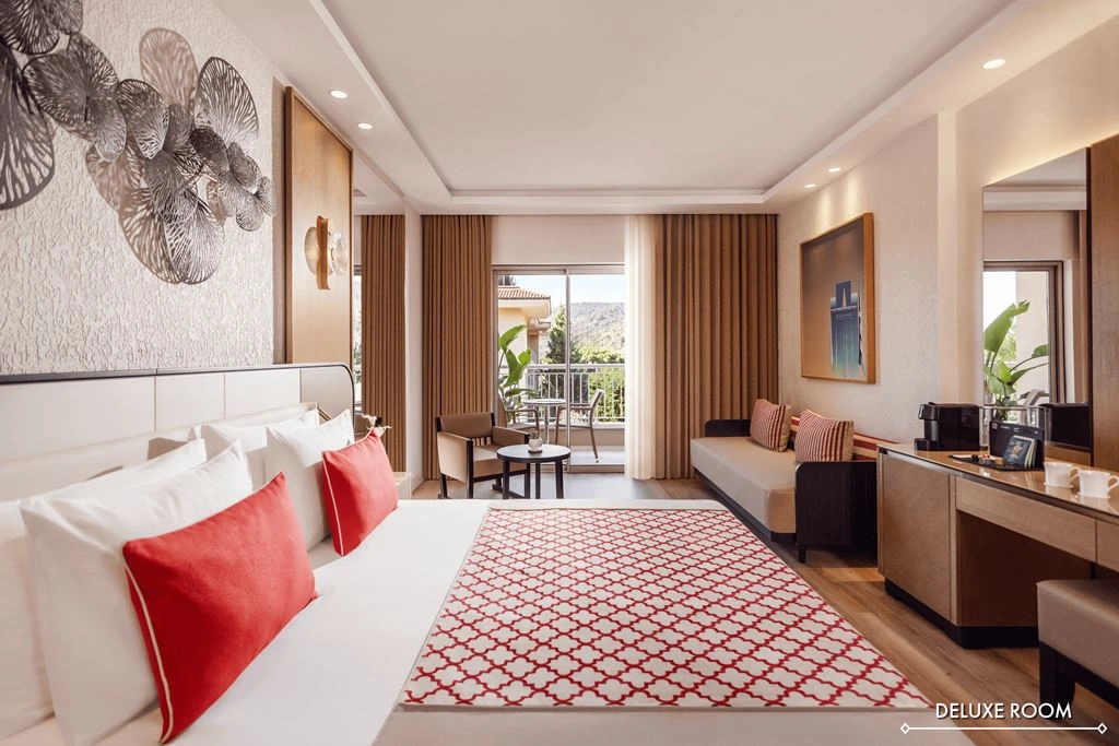 rooms-deluxe--land-view