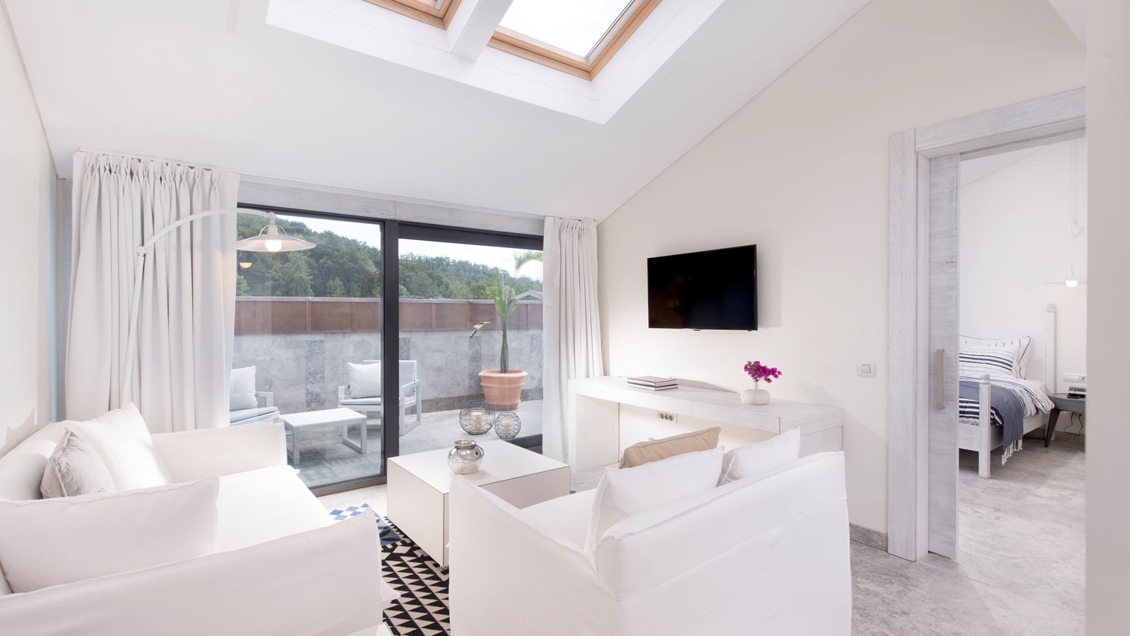 rooms-attic-suite-with-terrace