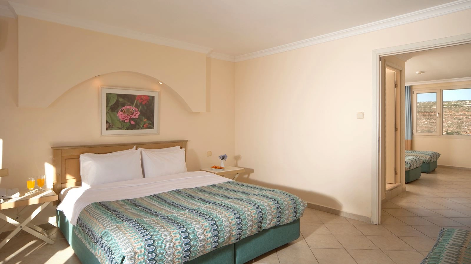 rooms-family-room-land-view