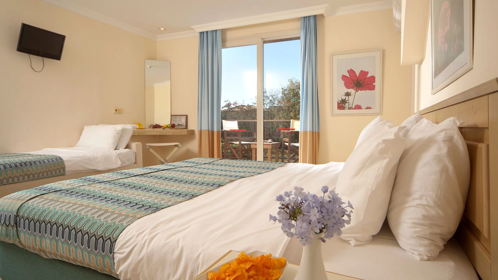 rooms-family-room-land-view