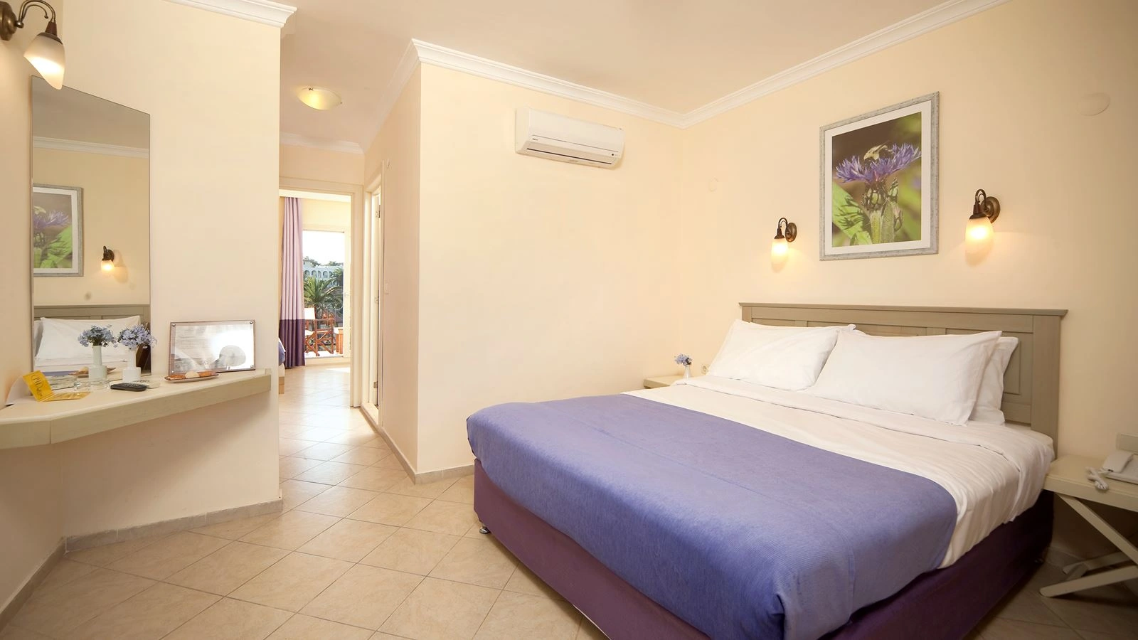 rooms-family-room-side-sea-view