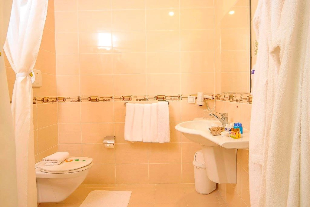 rooms-family-room-side-sea-view