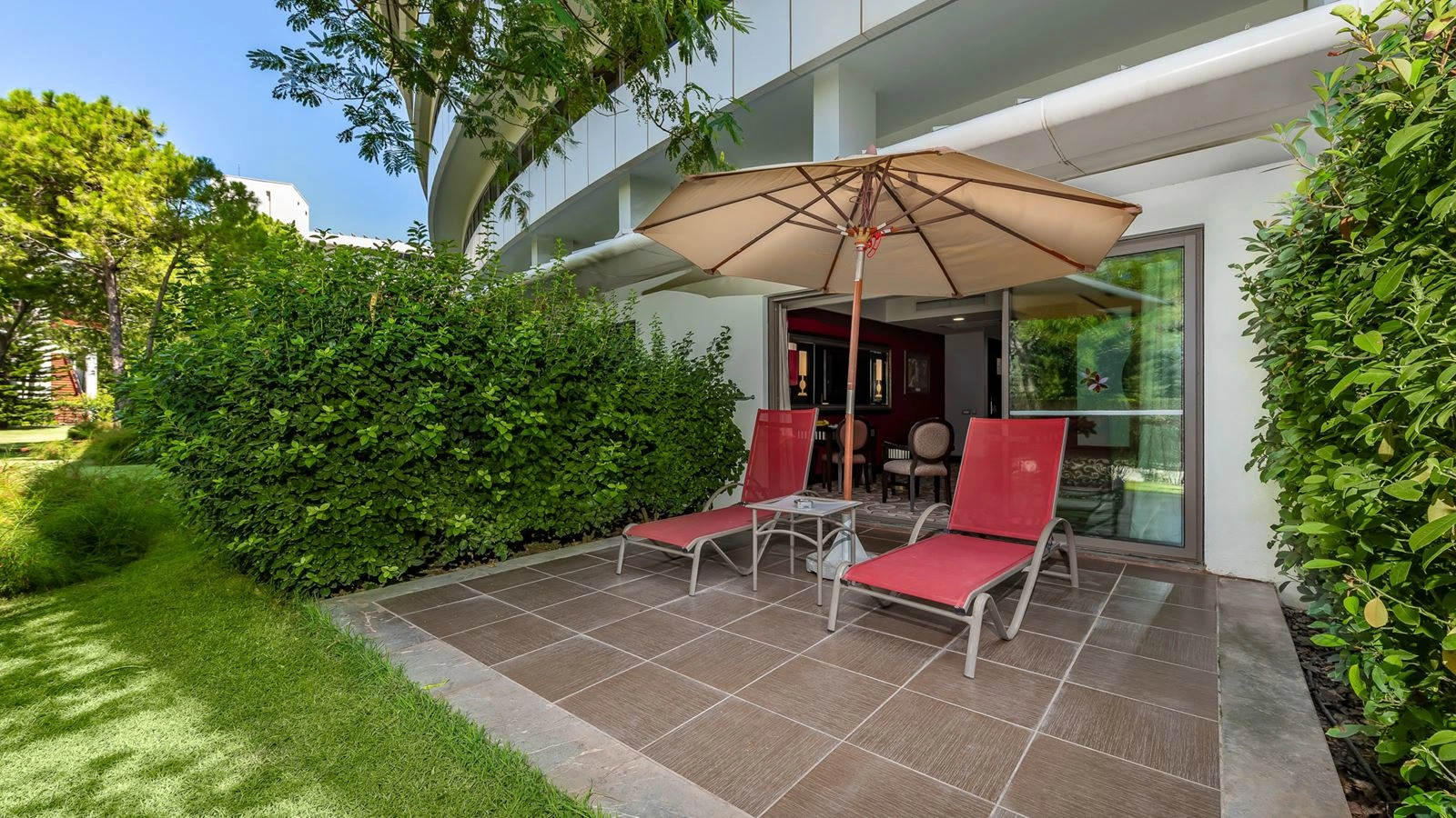 rooms-garden-family-room