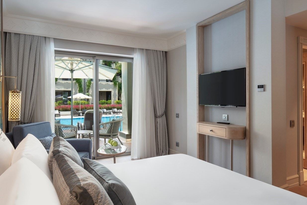 rooms-lake-house-suite-swimup