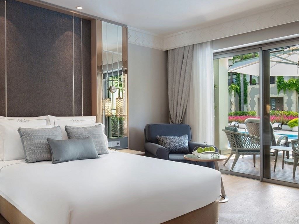 rooms-lake-house-family-suite-swimup