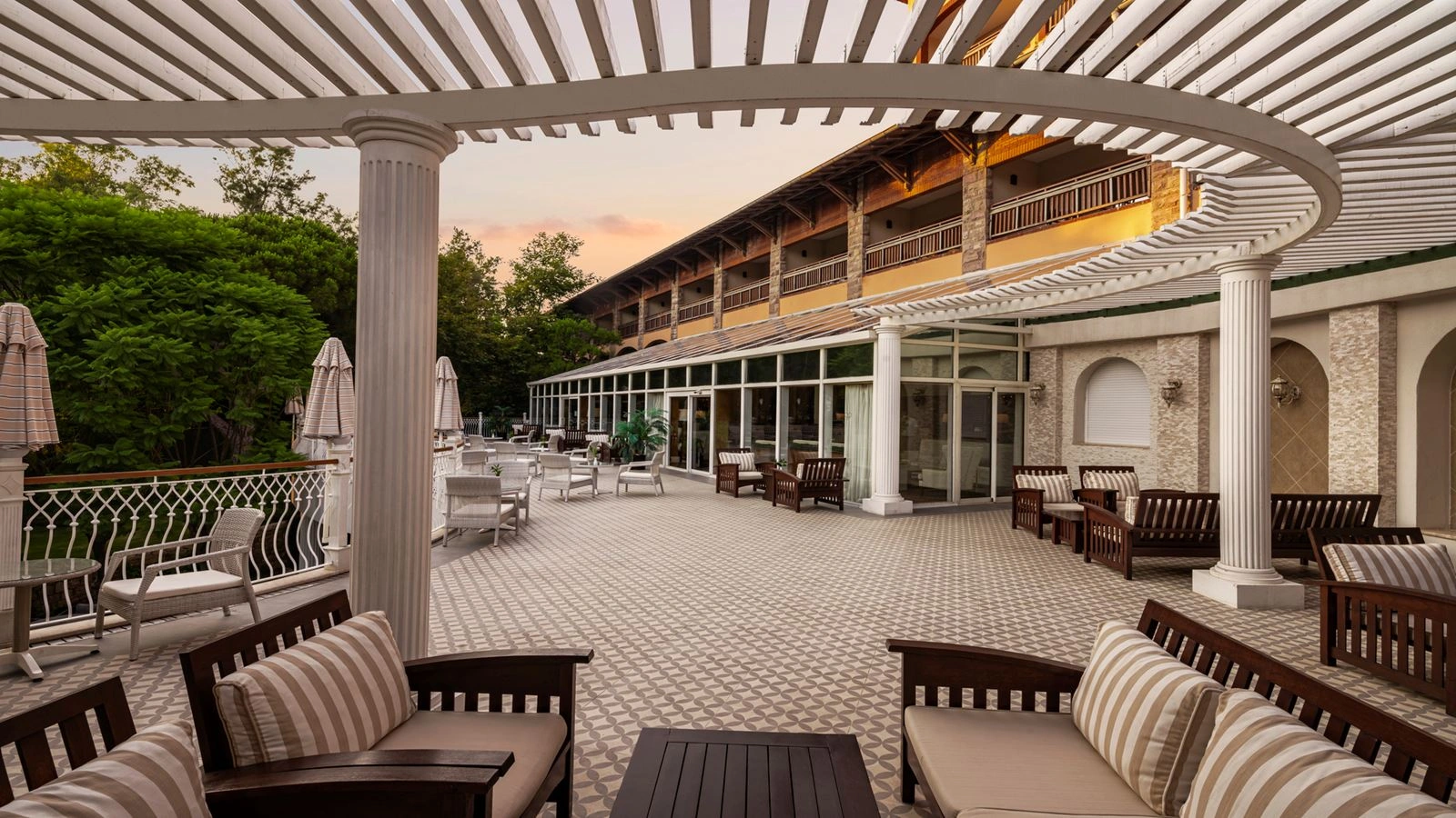 bars-aphrodite-lobby-bar