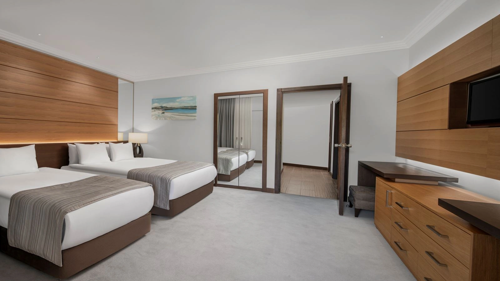 rooms-superior-family-room