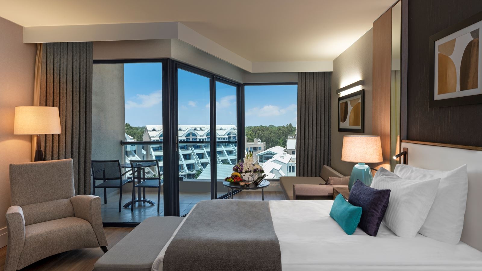 rooms-deluxe-room-land-view