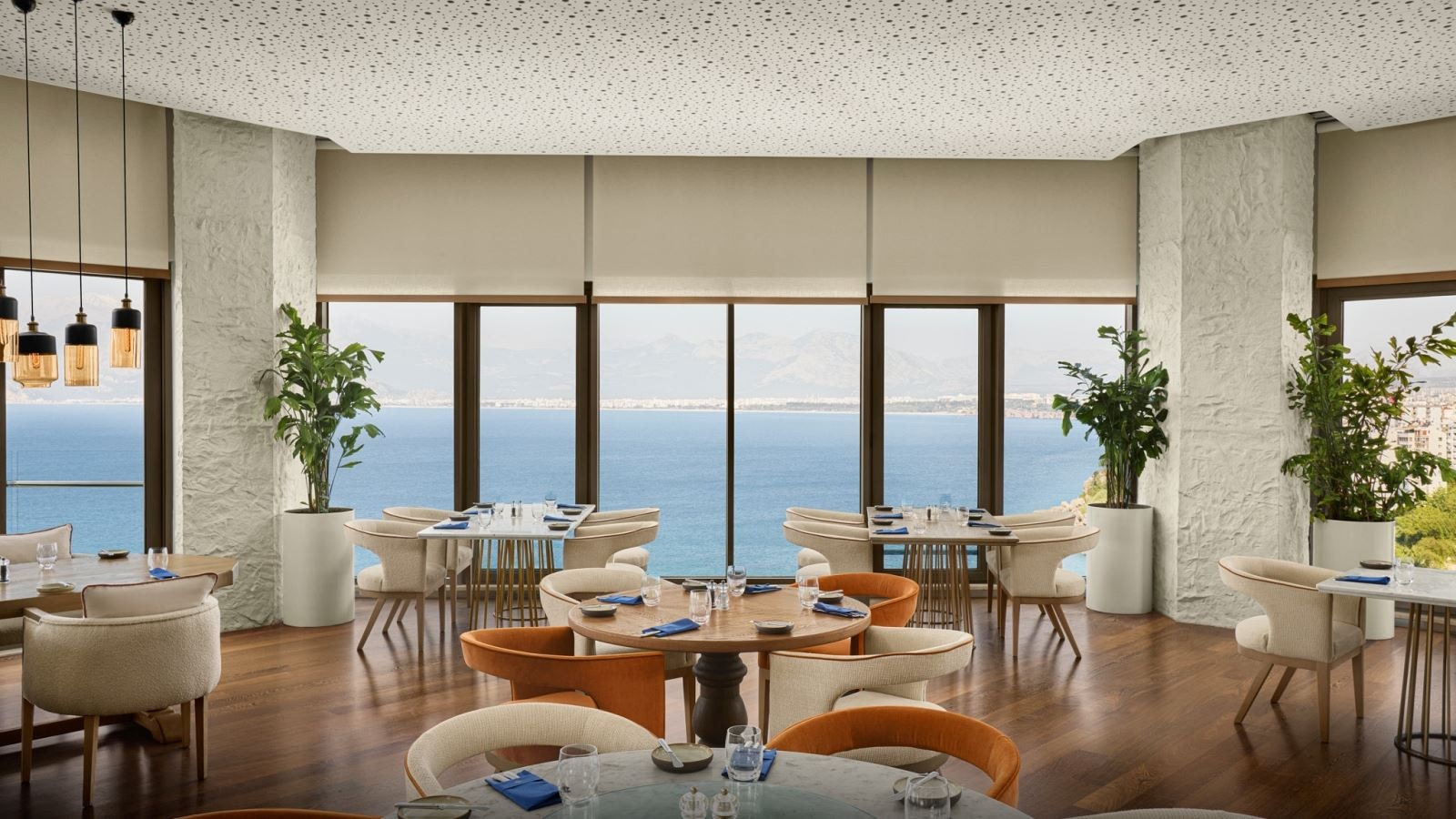 restaurants-asmani-at-akra