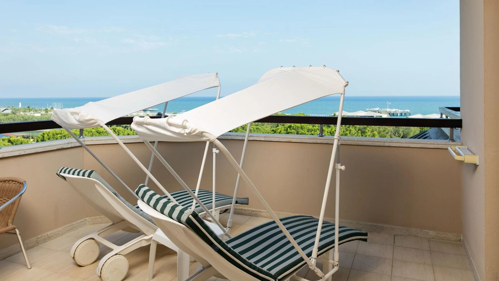 rooms-main-building-junior-suite-sea-view