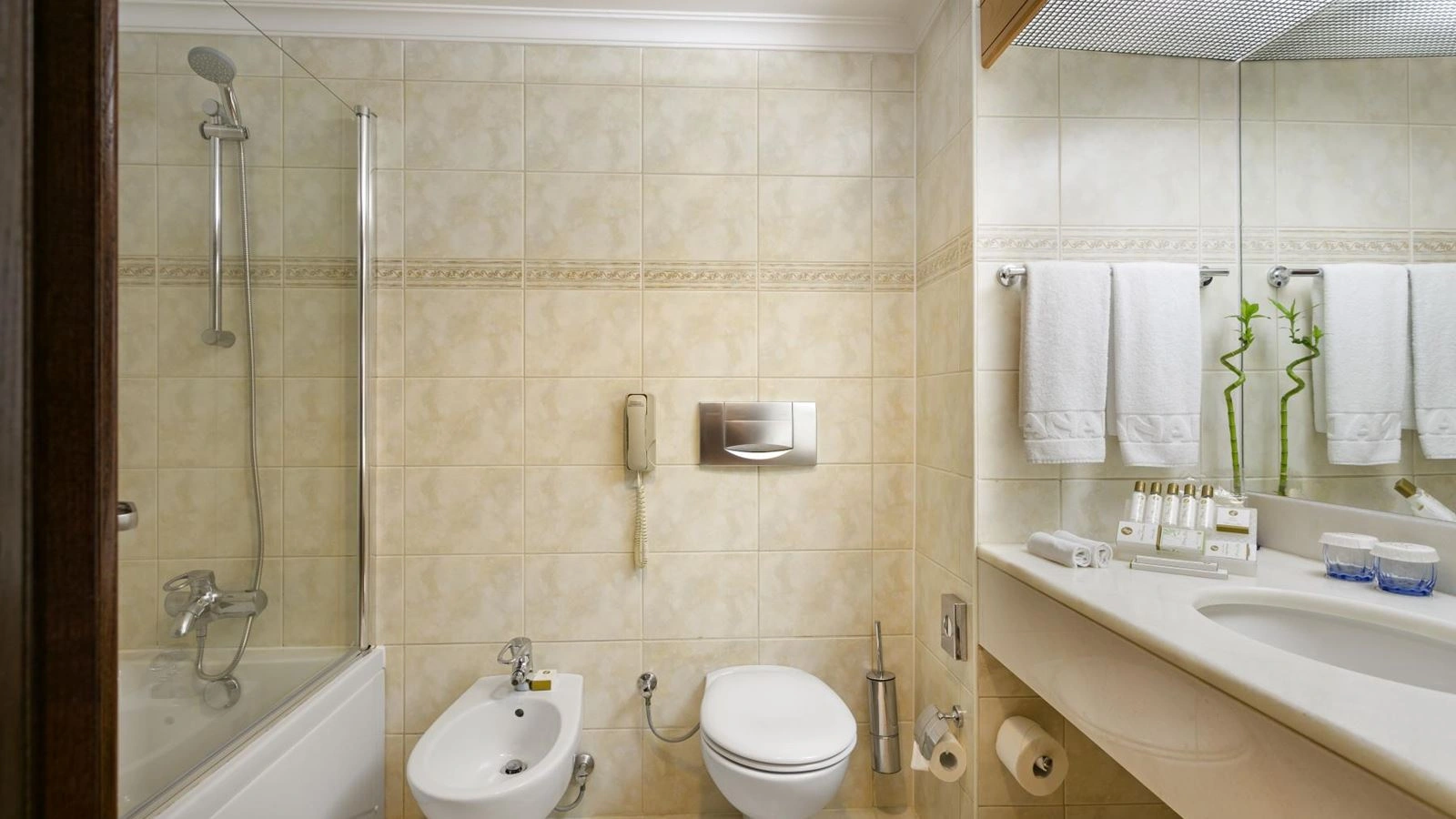 rooms-bungalow-family-suite