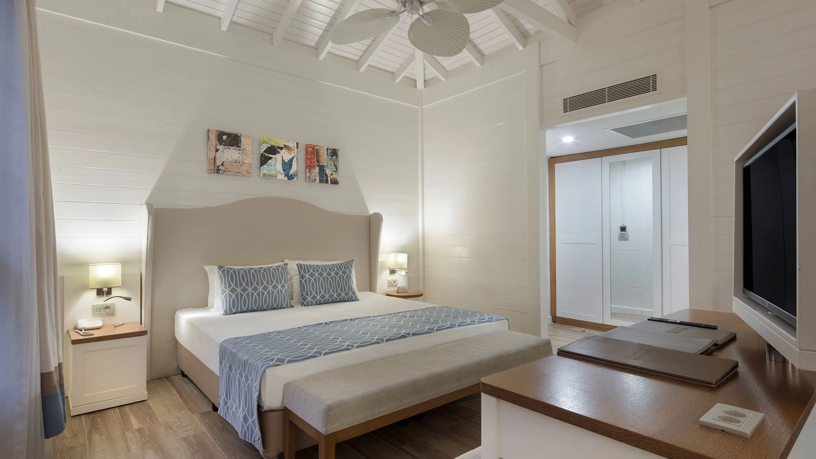 rooms-cedar-house-forest-view