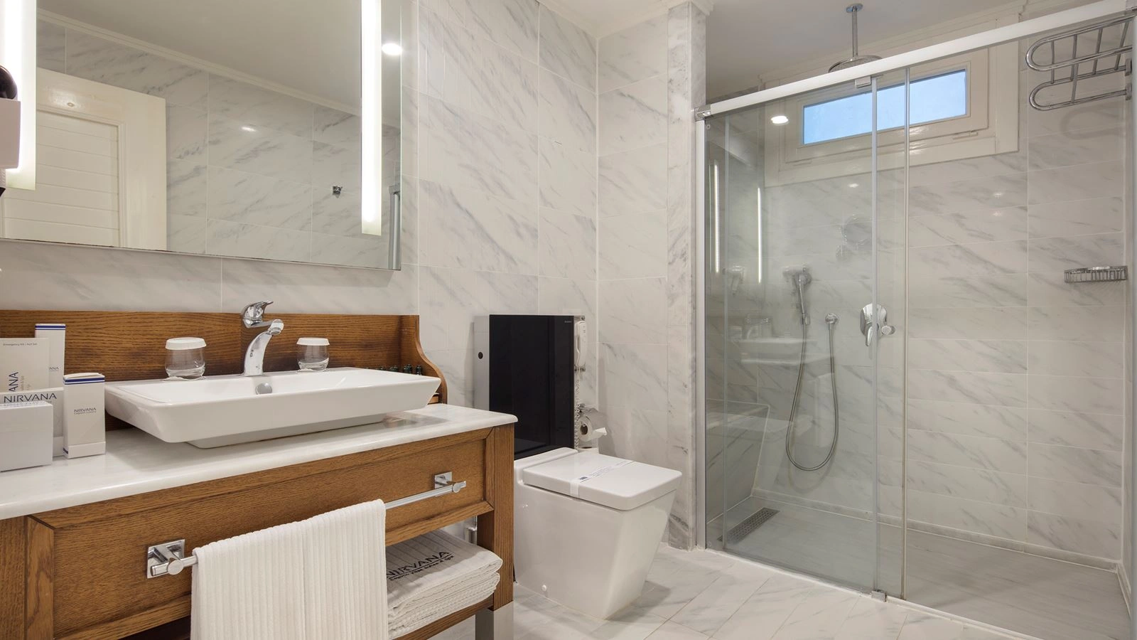 rooms-cedar-house-forest-view