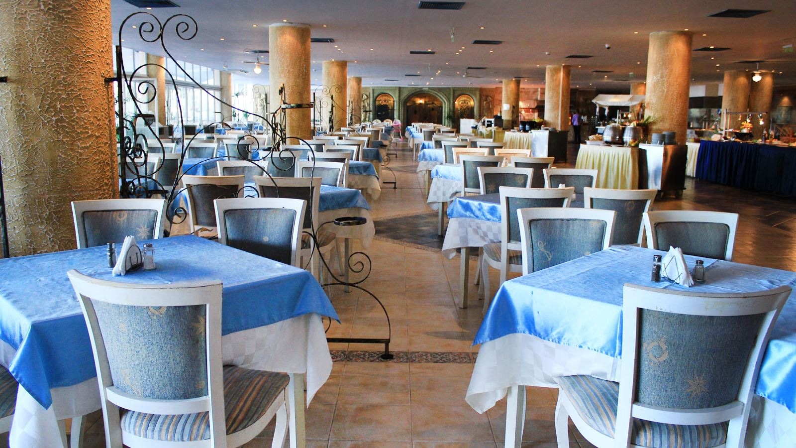 restaurants-main-restaurant-royal-park